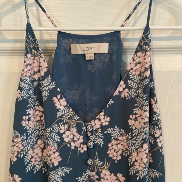 Women’s floral sleeveless shell - Picture 2 of 3